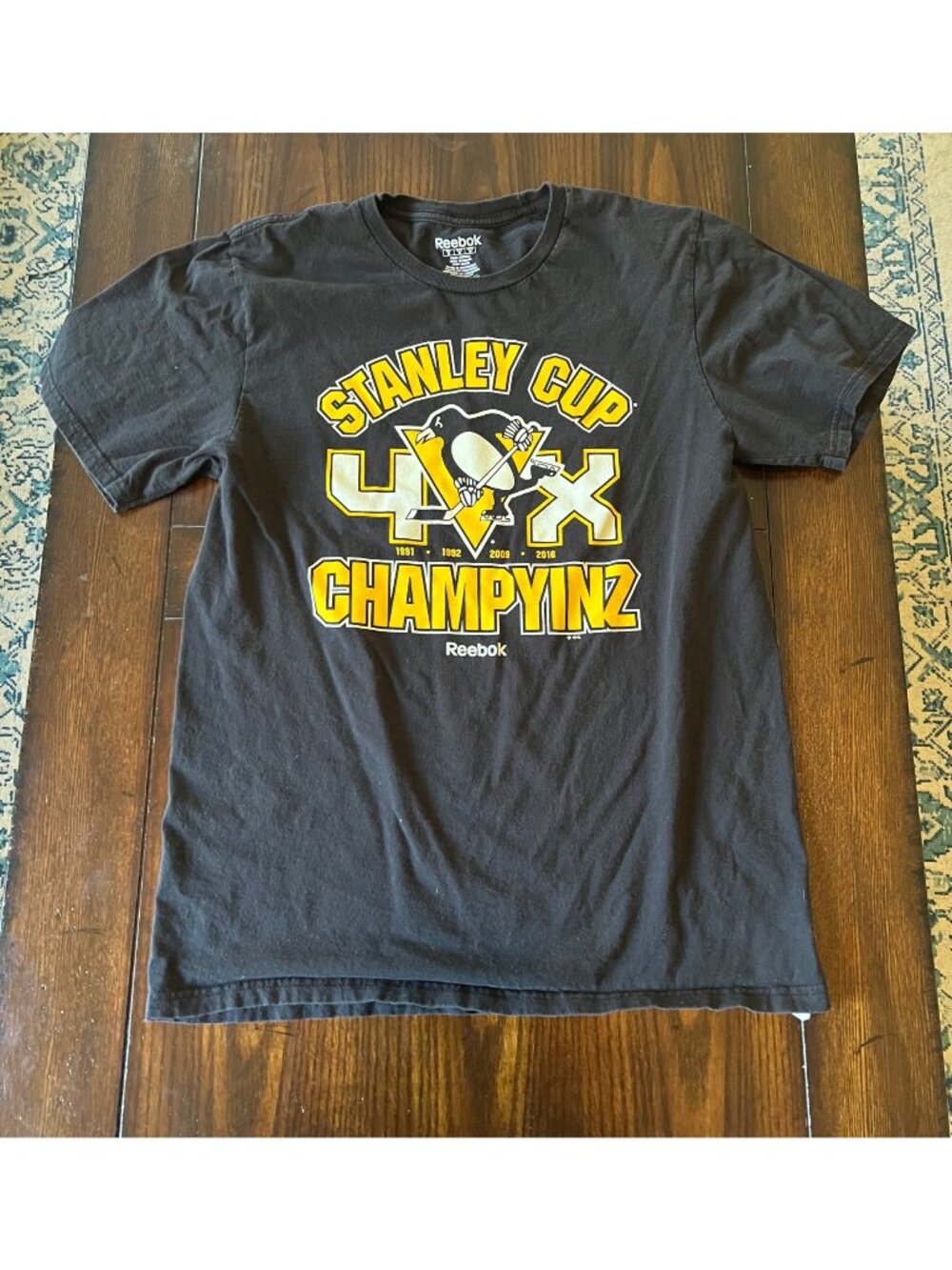 Pittsburgh Penguins 4X Champions Stanley Cup Short Sleeve Men's T-Shirt Medium